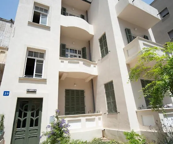 Luxury Bauhaus 1BR Montefiore